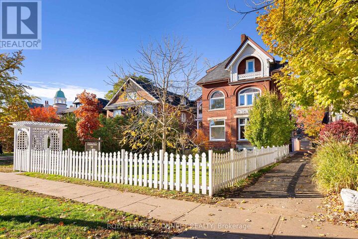 Property Photo:  178 High Park Avenue  ON M6P 2S4 