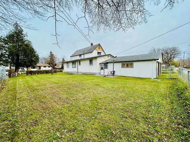 Property Photo: 416 Robinson Avenue MB R1A 1E3