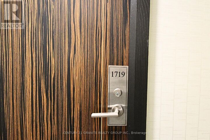 Photo de la propriété:  349 Rathburn Road 1719  ON L5G 0B9 