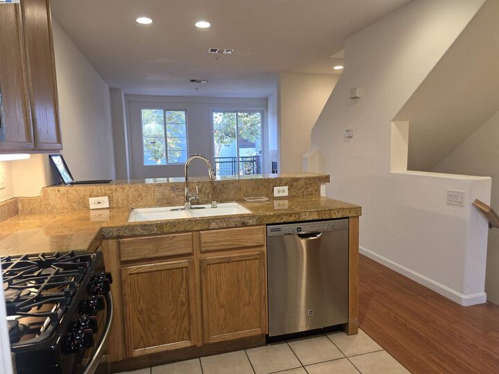 Property Photo: 706 City Walk Pl 2 CA 94541