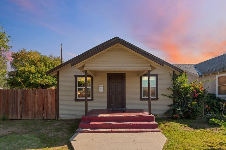 Property Photo:  321 N Orange Avenue  CA 93221 