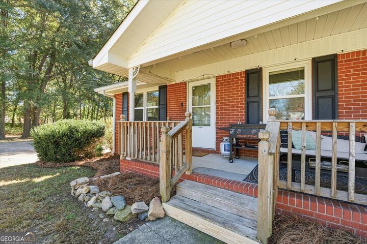 Property Photo:  425 Mitchell Avenue  GA 30108 