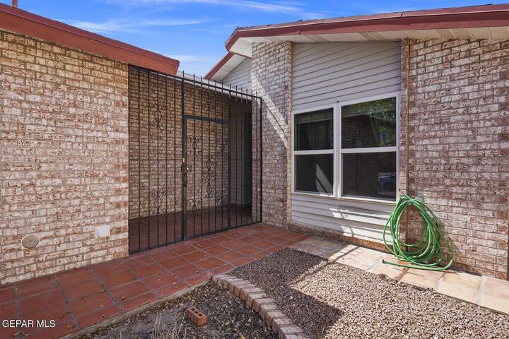 Property Photo: 6817 Ridgley Way TX 79904