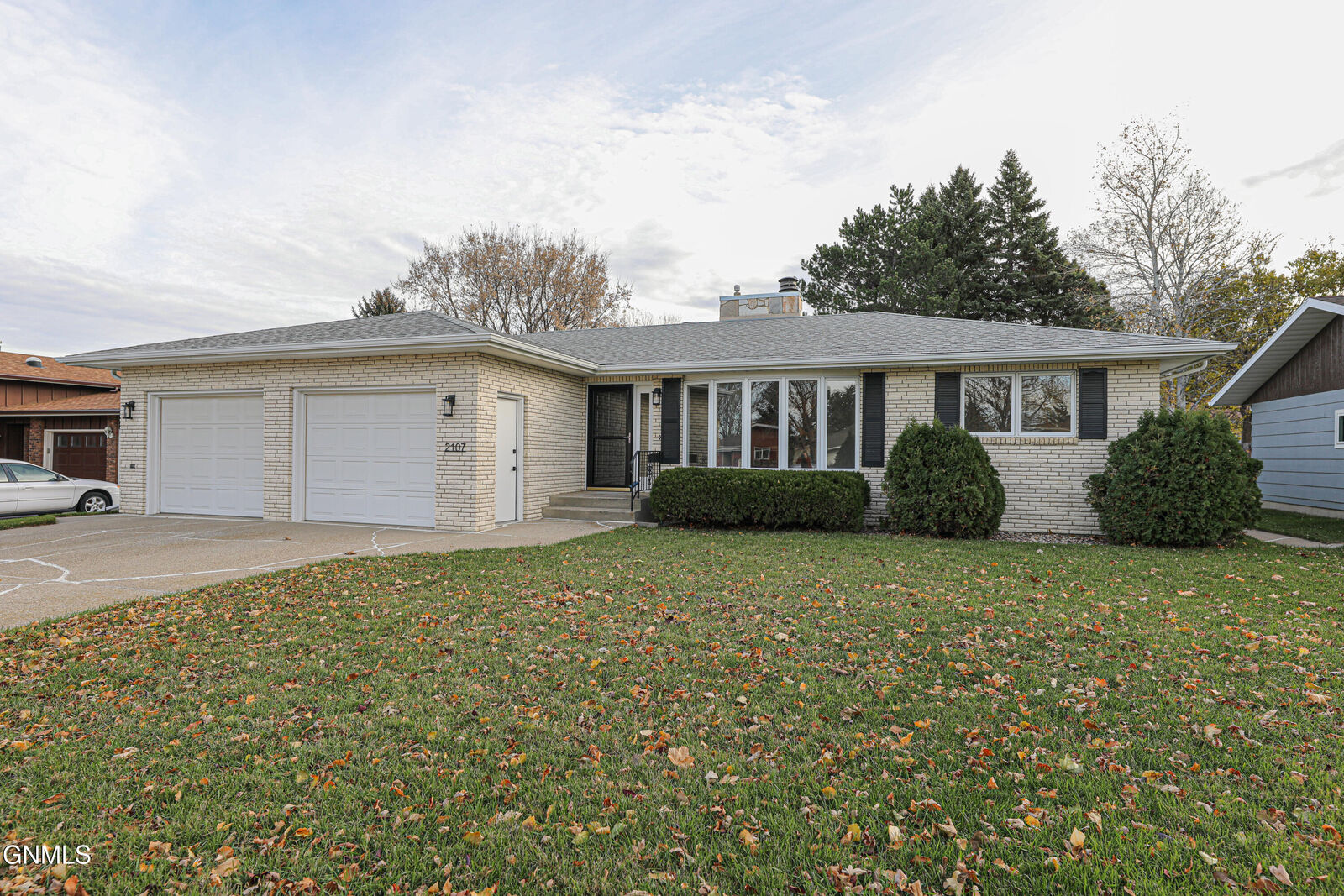 Property Photo: 2107 N 9 Street ND 58501