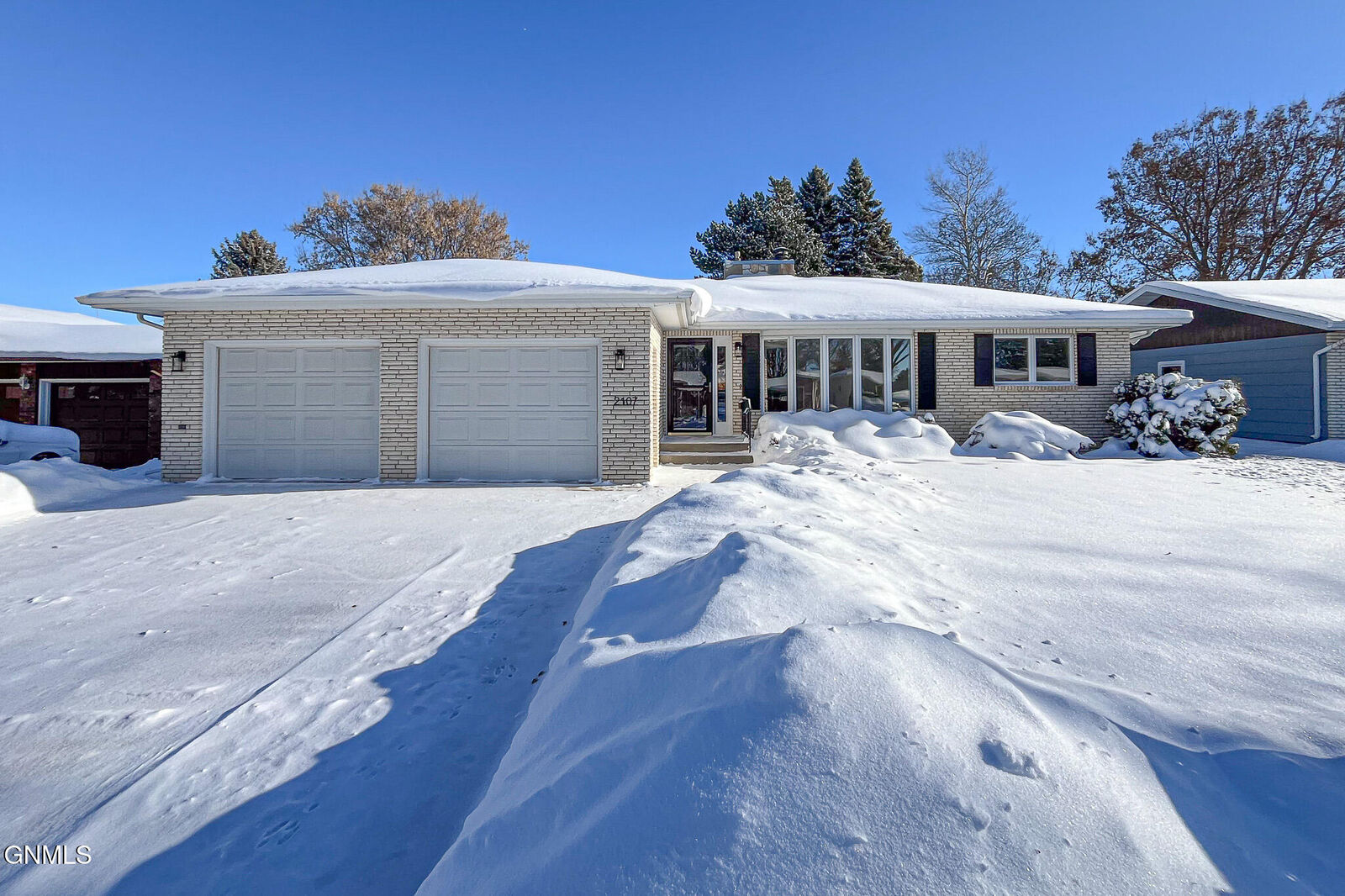 Property Photo: 2107 N 9 Street ND 58501