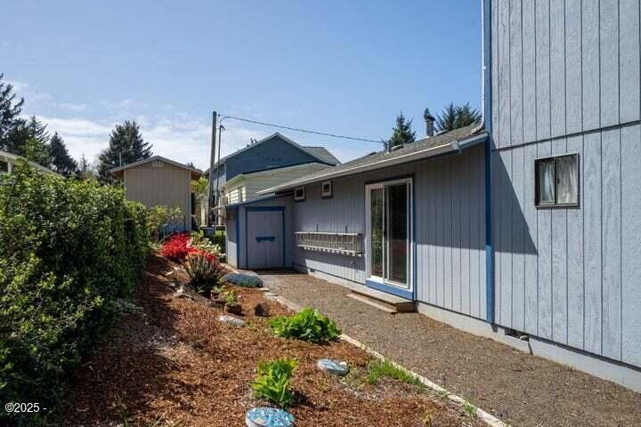 Property Photo:  2325 Fleming Avenue  OR 97141 