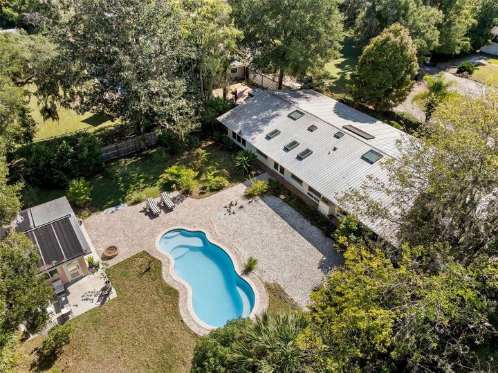 Property Photo:  1920 NW 12th Road  FL 32605 