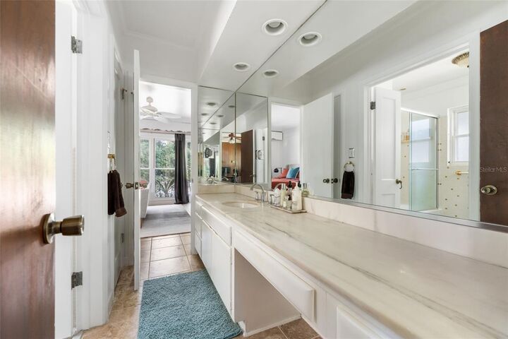 Property Photo:  1920 NW 12th Road  FL 32605 