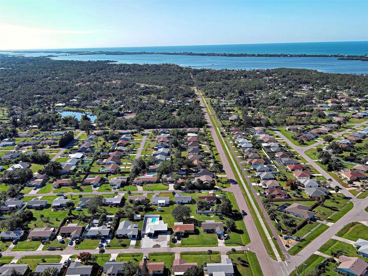 Property Photo: 790 Coral Way FL 34223