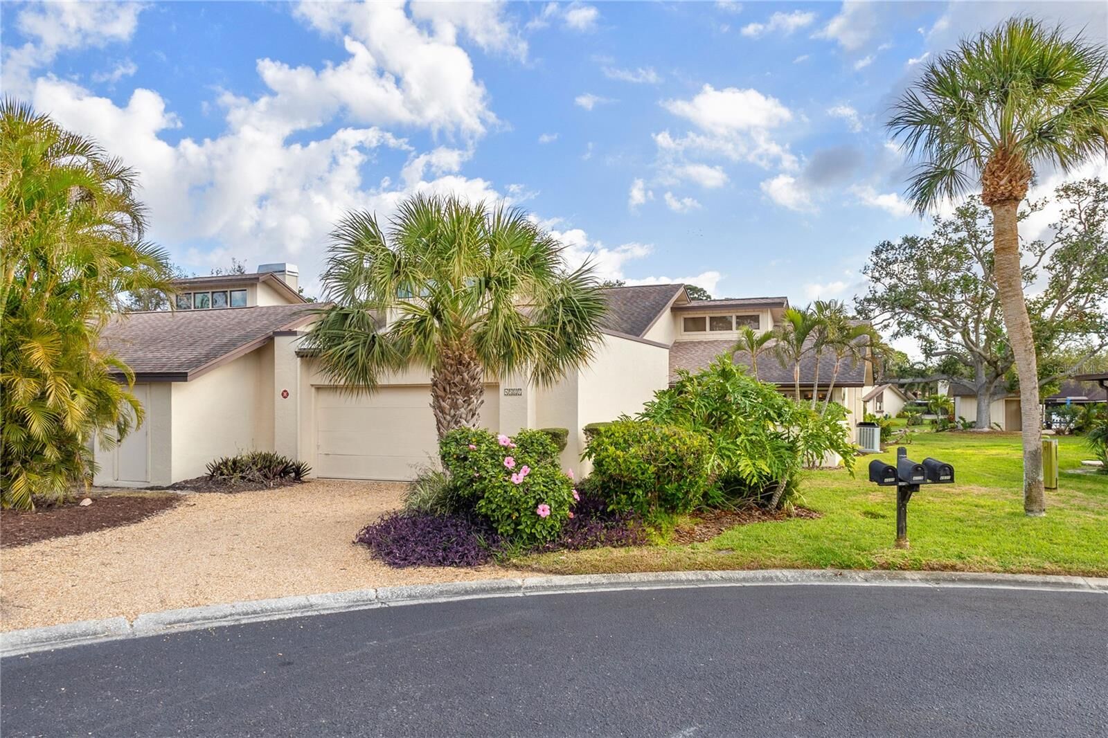 Property Photo: 4527 La Jolla Drive FL 34210