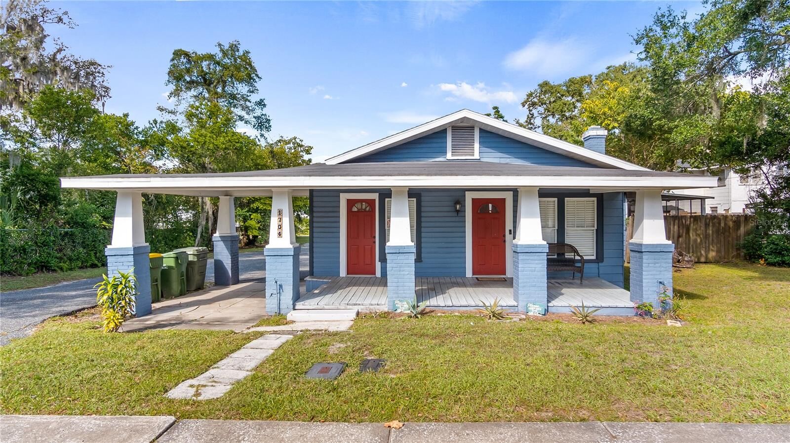 Property Photo: 1704 W Main Street FL 34748