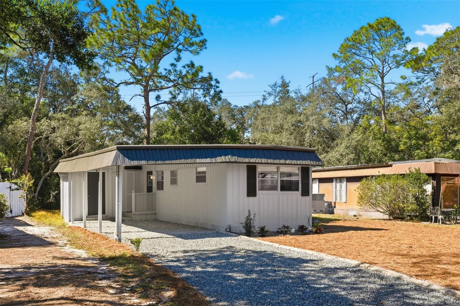 Property Photo: 403 N Niblick Lane FL 32746
