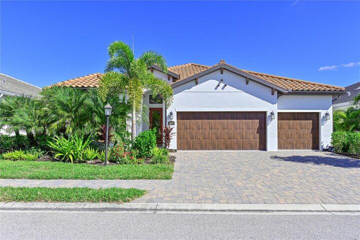 Property Photo: 8013 Clearwater Court FL 34241