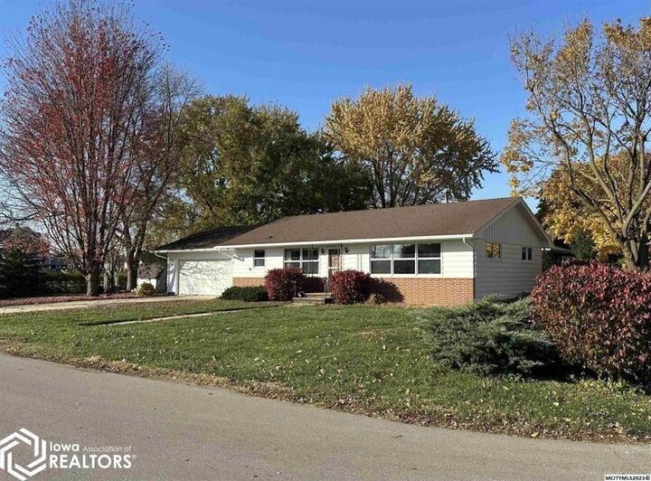 Property Photo: 810 6th Avenue N IA 50459
