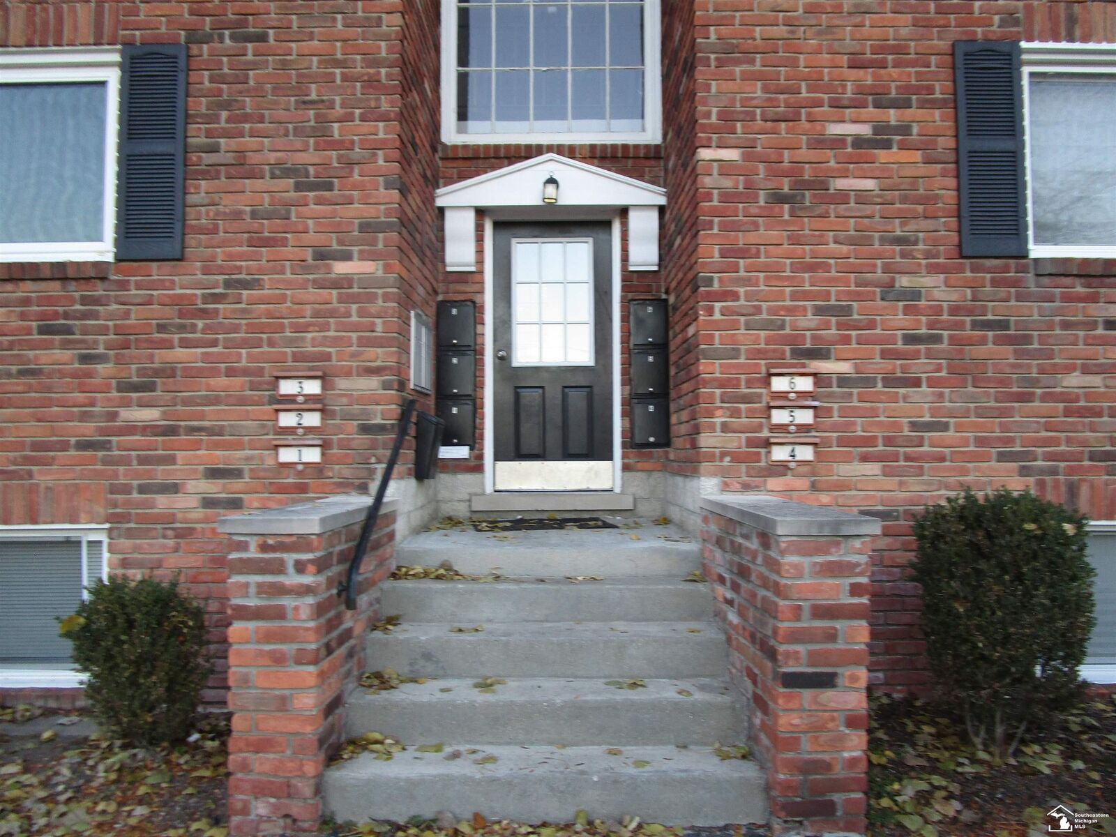 Property Photo:  31831 Grand River Avenue #6  MI 48336-4138 