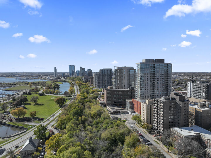 Property Photo: 1919 N Summit Ave 4A WI 53202