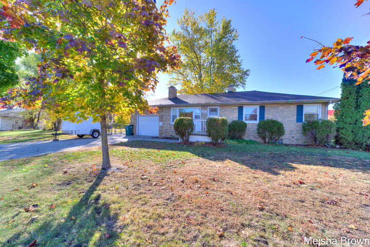 Property Photo:  655 E Ellis Road  MI 49441 