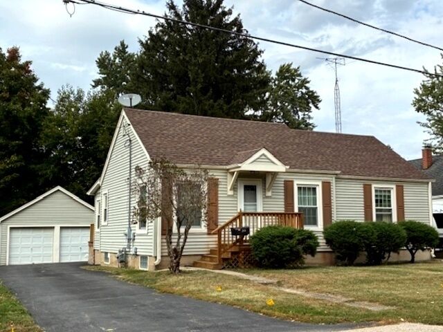 212 E Vanburen Street  Marengo IL 60152 photo