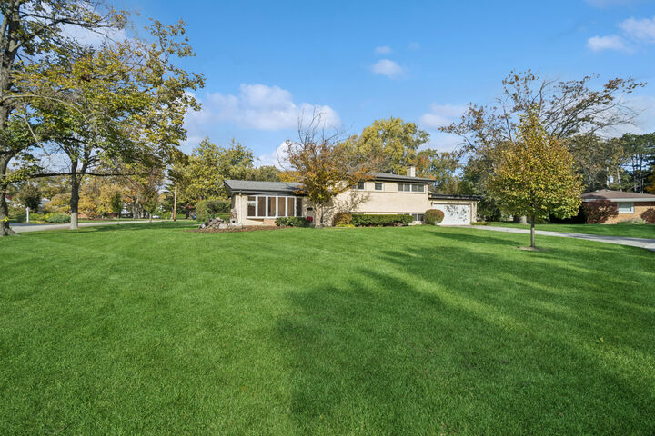 Property Photo:  1037 Heatherfield Lane  IL 60025 