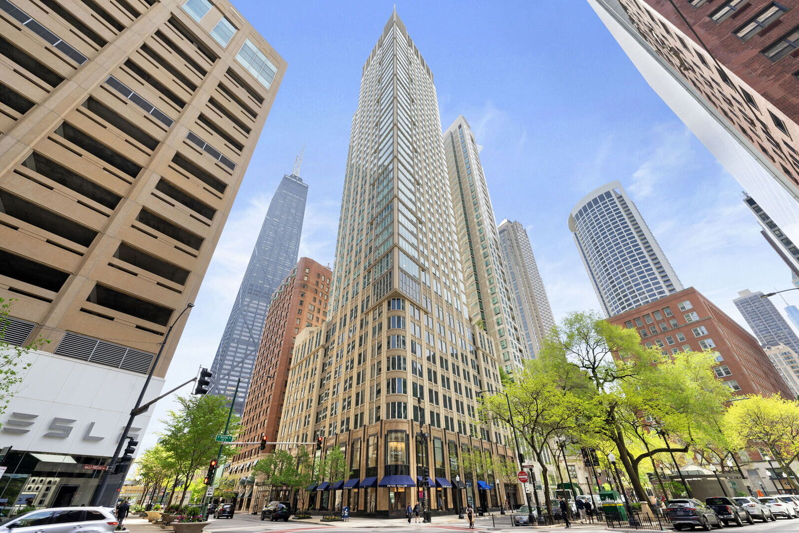 Property Photo: 57 E Delaware Place P-101 IL 60611