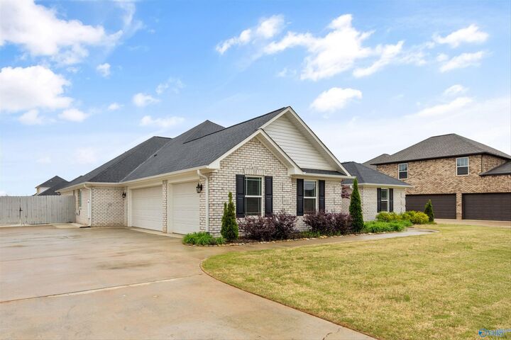 Property Photo: 17067 Stonegate Drive AL 35613