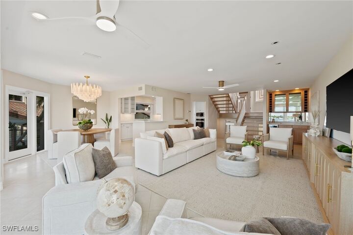 Property Photo: 1301 Chesapeake Avenue 1B FL 34102