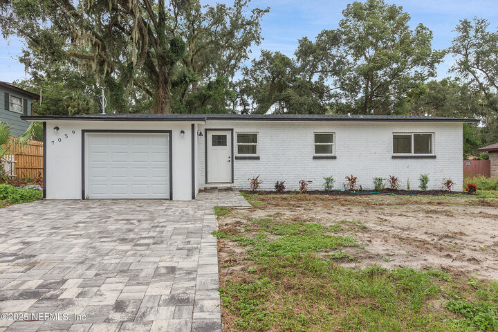 Property Photo: 7059 Tynan Avenue FL 32211