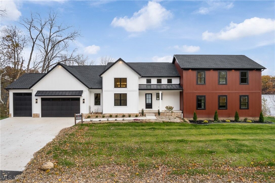 Property Photo: 5858 Springlake Road NW OH 44718