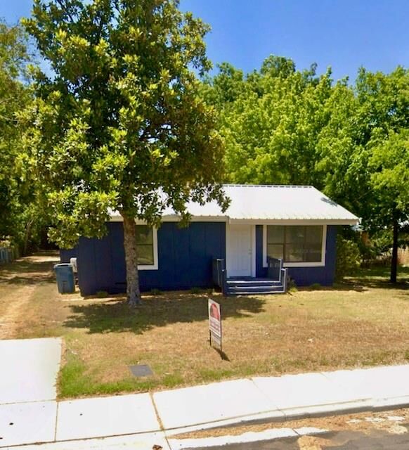 Property Photo:  301 S Main Street  TX 76471 