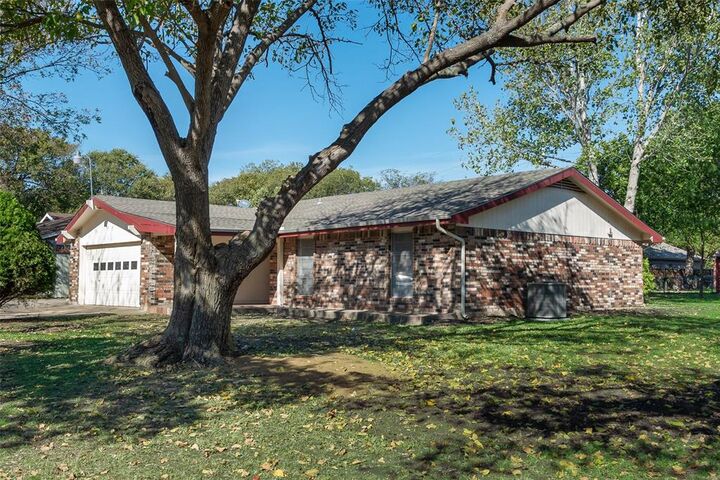 Property Photo:  703 Rolling Ridge Lane  TX 75116 