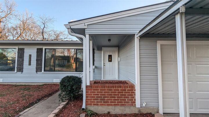 Property Photo: 2826 Encino Drive TX 75228