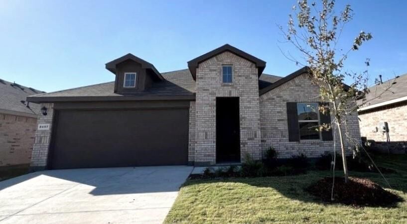 Property Photo: 8457 Hollymead Lane TX 76131