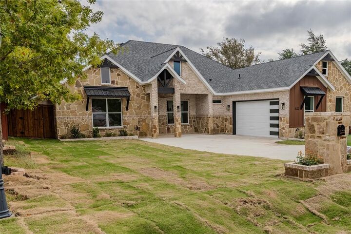Property Photo:  2222 Grove Lane  TX 75154 