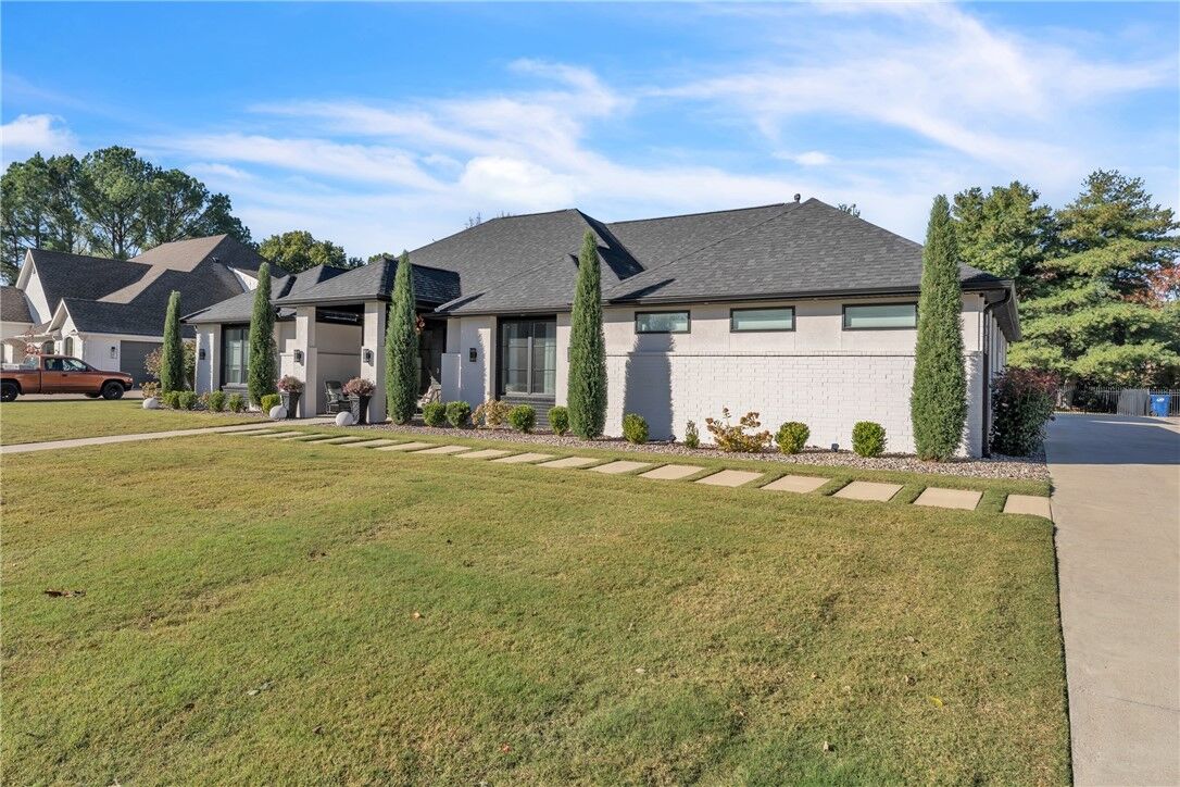 Property Photo:  24 S Windsor Drive  AR 72758 