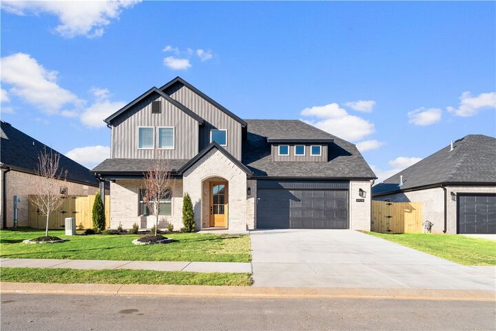 Property Photo: 6908 SW Basswood Avenue AR 72713