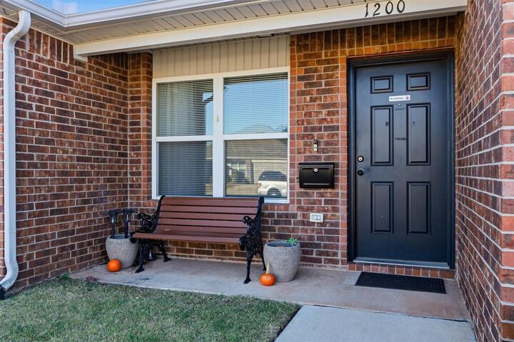 Property Photo: 1200 Limestone Drive OK 73068
