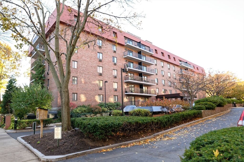 Property Photo:  125 Pleasant St 201  MA 02446 