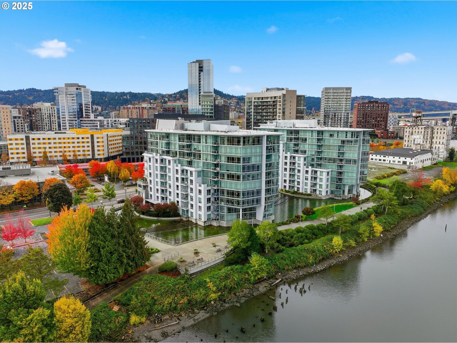 Property Photo:  1260 NW Naito Pkwy 208B  OR 97209 