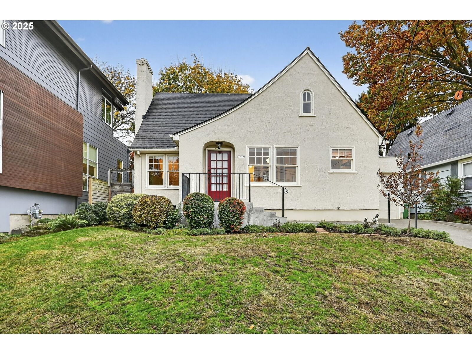 Property Photo:  7737 SE 17th Ave  OR 97202 