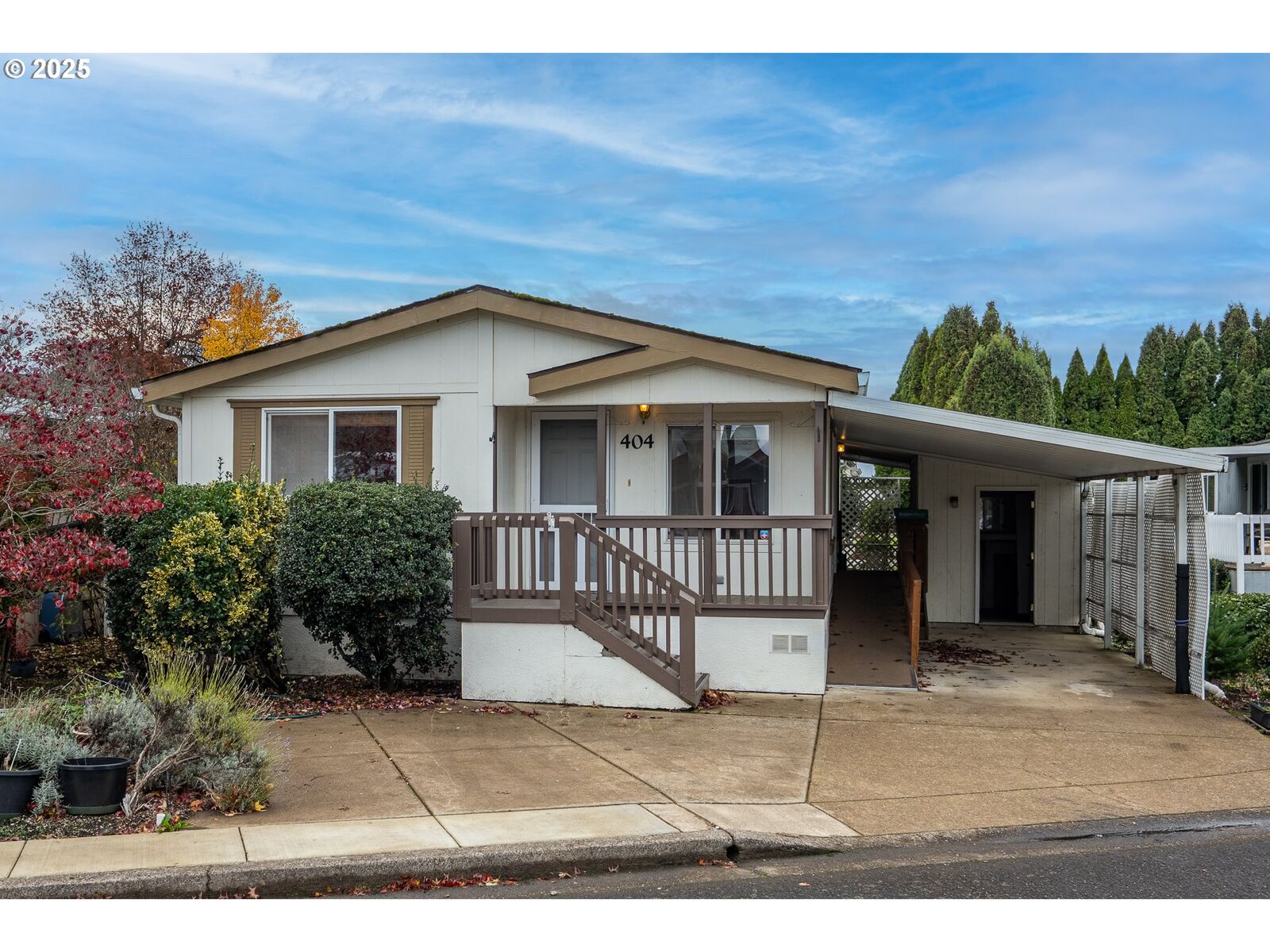 Property Photo: 1199 N Terry St 404 OR 97402