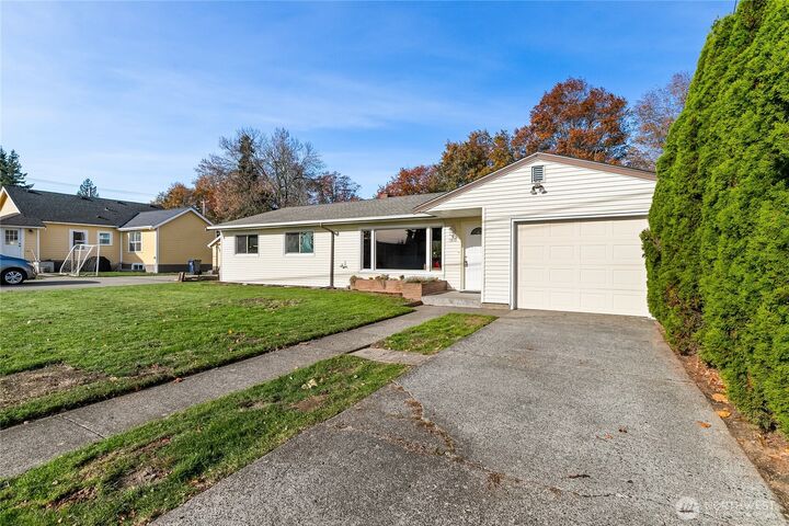 Property Photo: 1510 E Street WA 98264