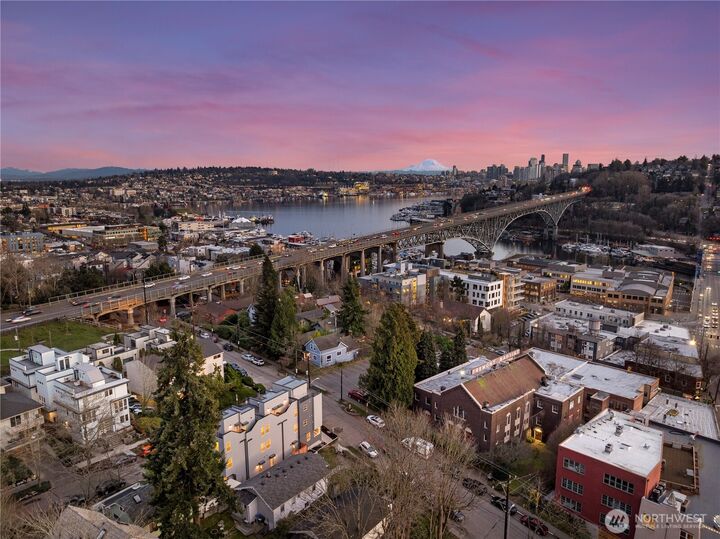 Property Photo:  3605  Linden Avenue N  WA 98103 