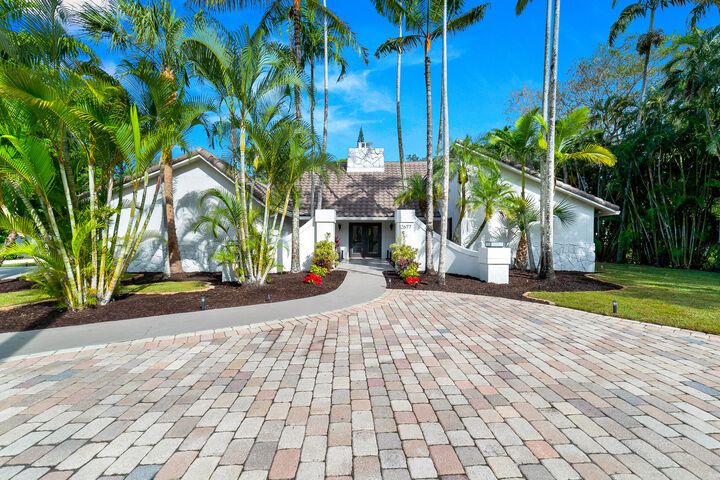 Property Photo:  12677 Pineacre Lane  FL 33414 