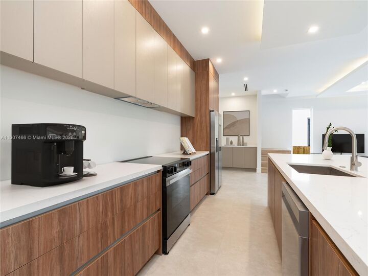 Property Photo: 1705 SW 23rd St FL 33315