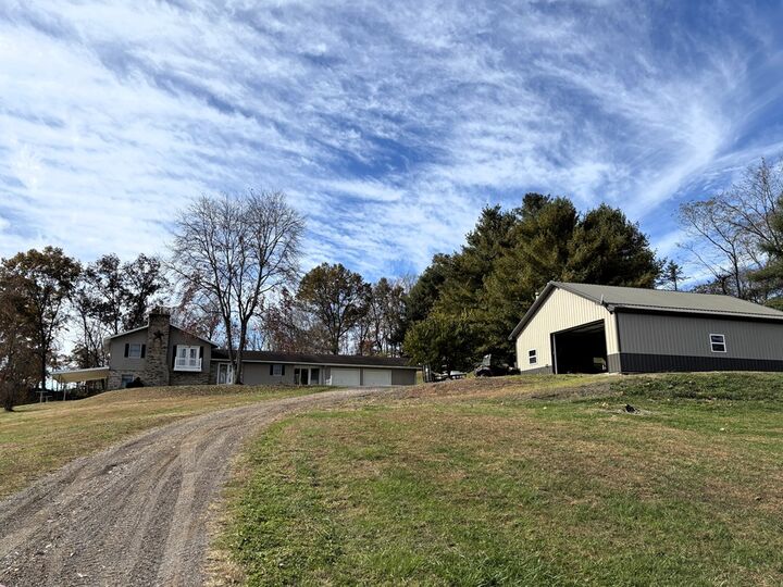 Property Photo: 1261 Higby Road OH 45601