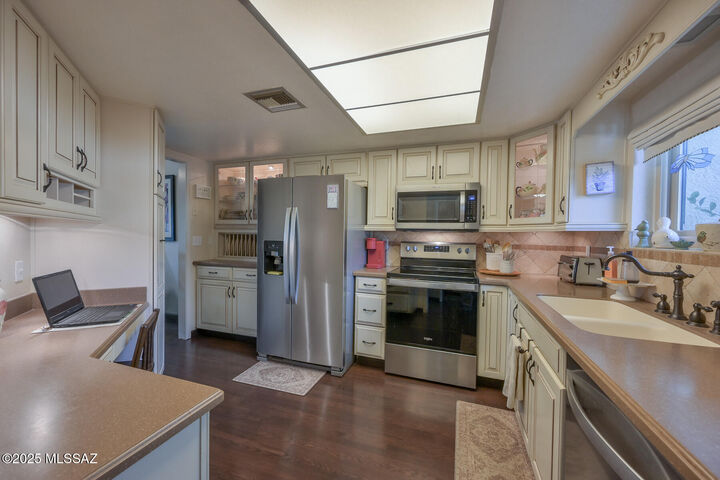 Property Photo: 875 N Balachai Lane AZ 85748