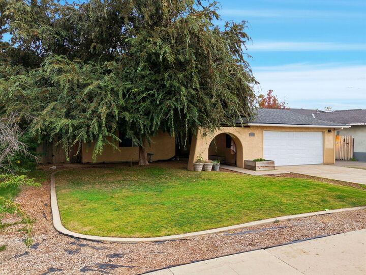 Property Photo:  1928 S Linwood Street  CA 93277 