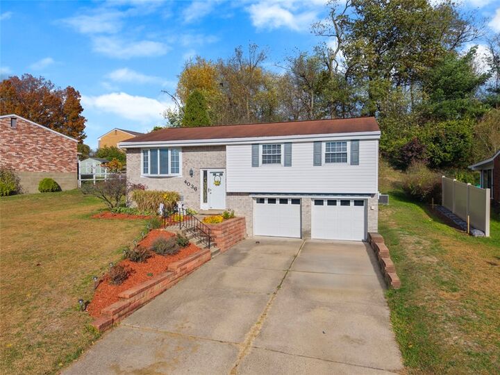Property Photo: 4036 Crabapple Ln PA 15136