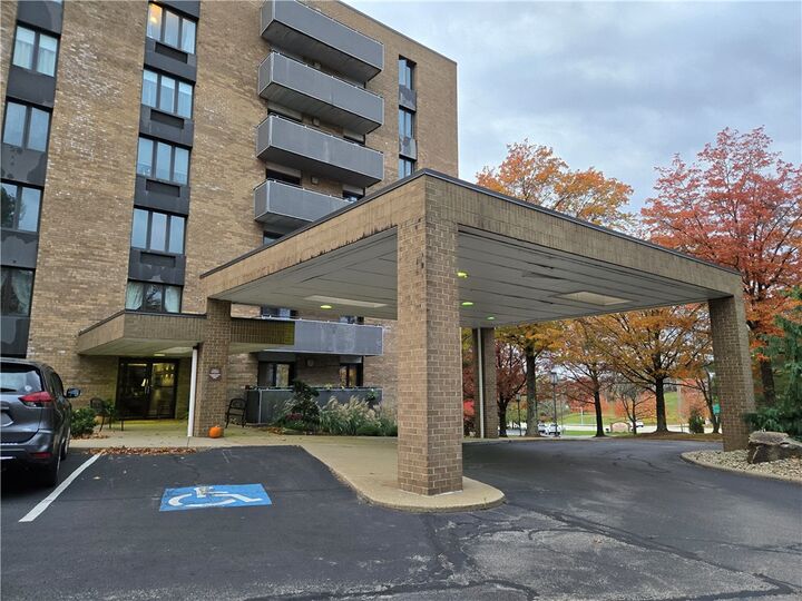 Property Photo: 820 E Beau St 2L PA 15301