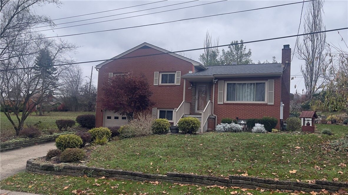 Property Photo:  901 Roosevelt St  PA 15027 